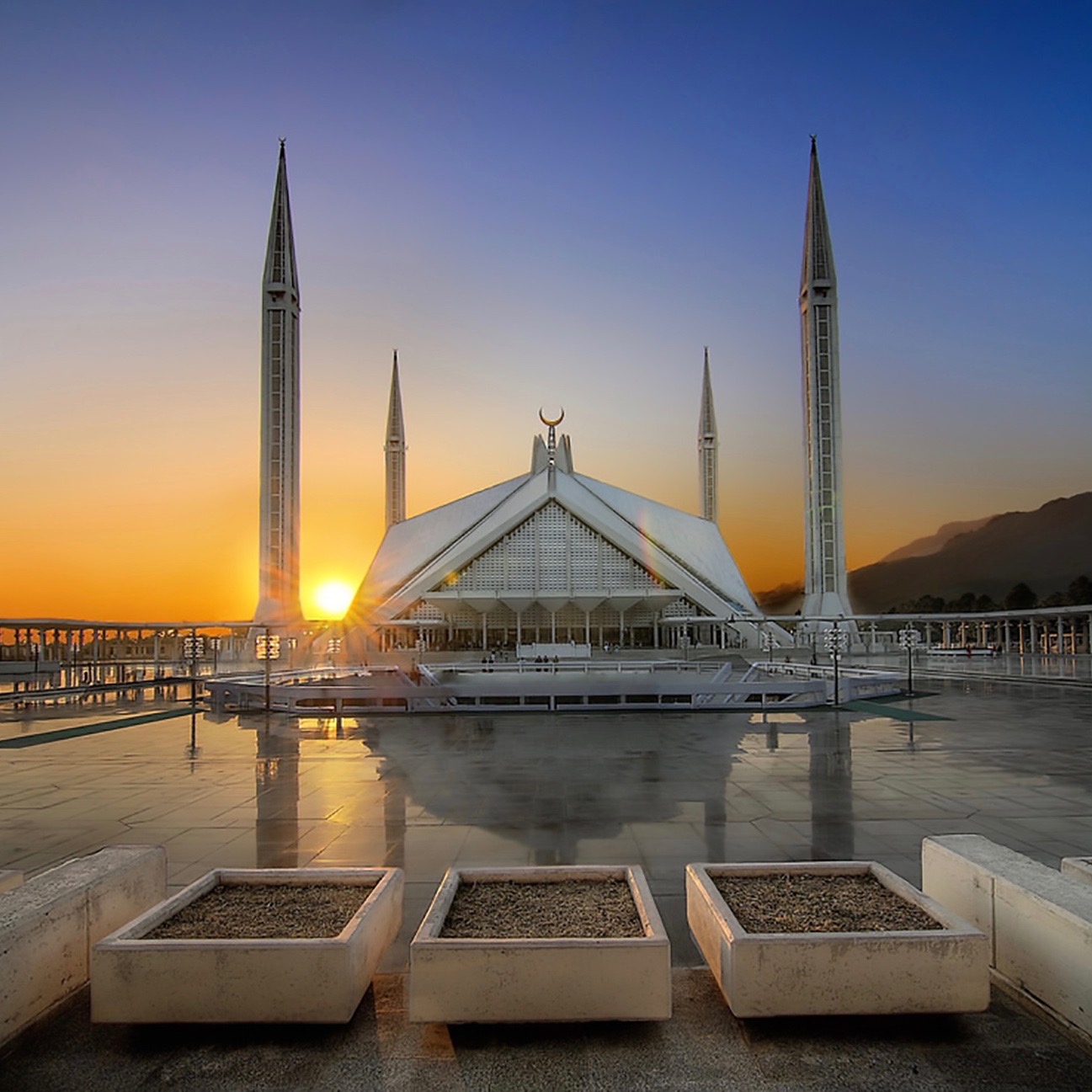 What Are Some Attractions In Pakistan